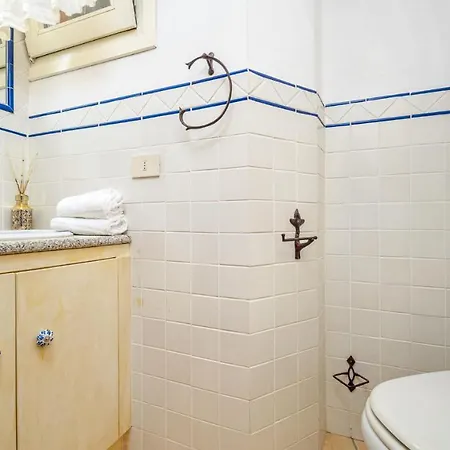 Stella 6, Emma فيلة *